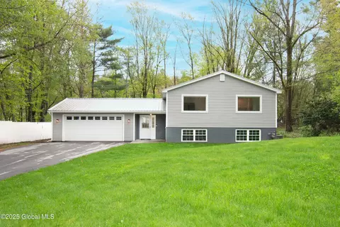 15 Fairway Blvd, Gansevoort, NY 12831
