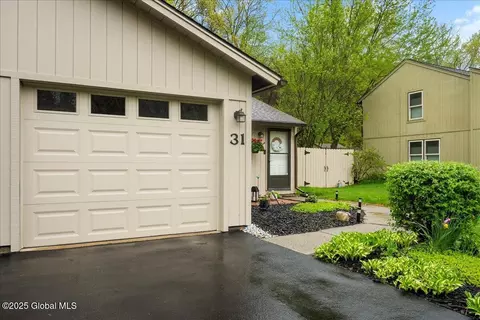 31 Thimbleberry Rd, Malta, NY 12020