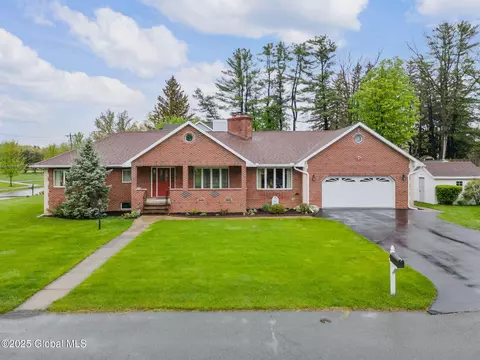 392 Mccormack Rd, Albany, NY 12208