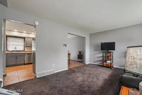 52 Starr Ave, Schenectady, NY 12304 photo 6