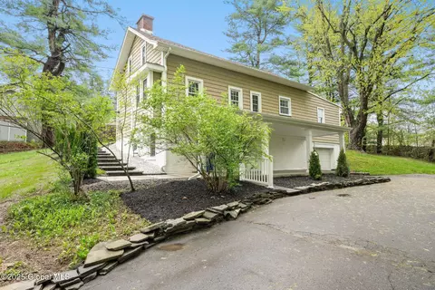 305 Mccormack Rd, Albany, NY 12208