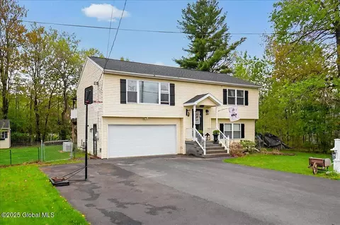 1284 Hillside Ave, Niskayuna, NY 12309