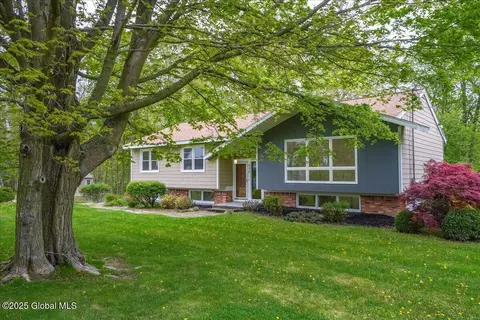 556 Swaggertown Rd, Glenville, NY 12302
