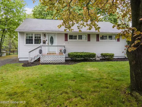 5 Elinor Pl, Latham, NY 12110