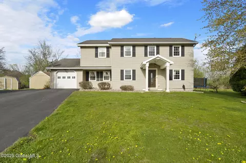 4 Kennedy Pl, Cohoes, NY 12047