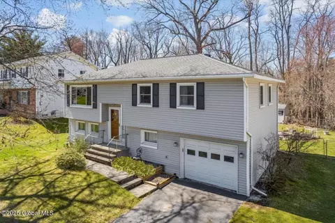 67 Fairlawn Dr, Latham, NY 12110