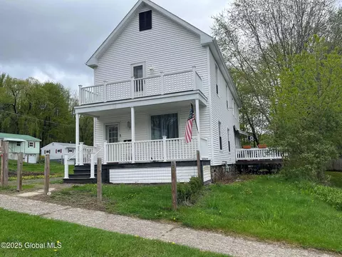 26 N Mcnab Ave, Gloversville, NY 12078