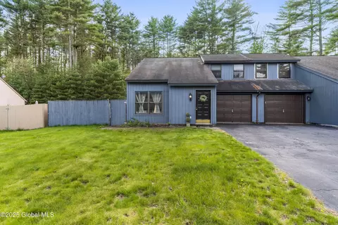 4 Queen Ann Ct, Queensbury, NY 12804