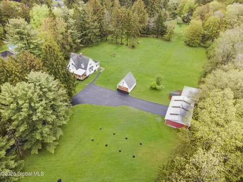 90 Baldwin Rd, Glenville, NY 12302