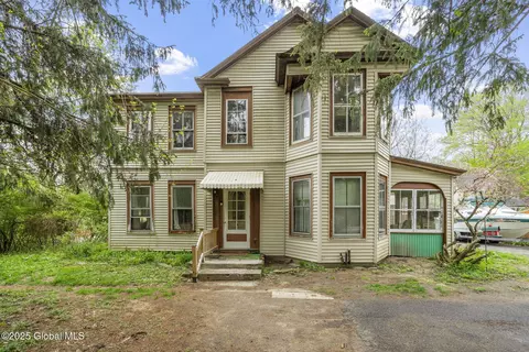 553 Sacandaga Rd, Schenectady, NY 12302