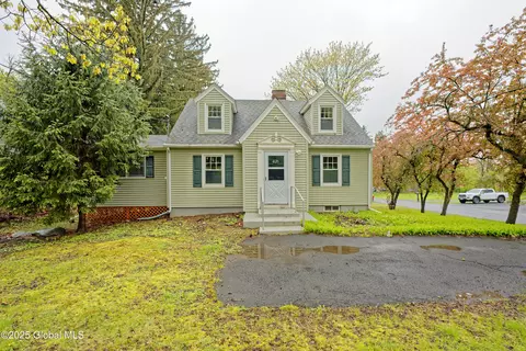 426 N Greenbush Rd, Rensselaer, NY 12144