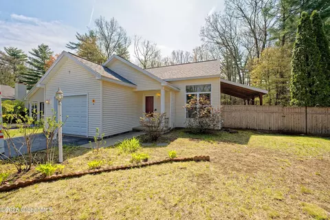 296 Meadowlark Dr, Ballston Spa, NY 12020
