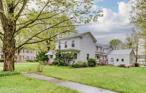 19 Maple St, Broadalbin, NY 12025