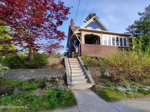 103 Eileen St, Albany, NY 12203