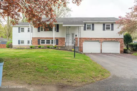 27 Patricia Ln, Saratoga Springs, NY 12866