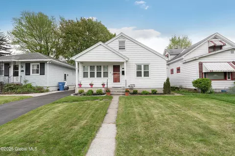17 Betwood St, Albany, NY 12209