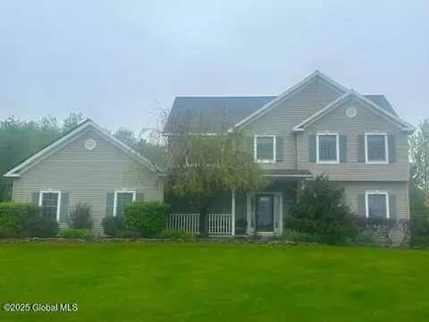 5 Avian Dr, East Greenbush, NY 12061