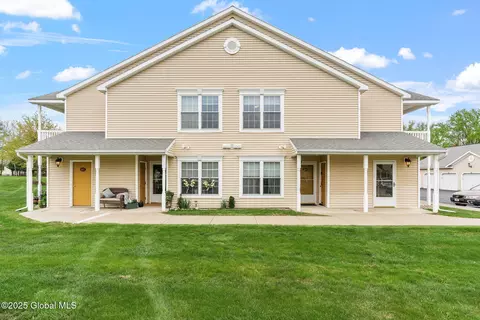 606 Cedar Run, Rensselaer, NY 12144