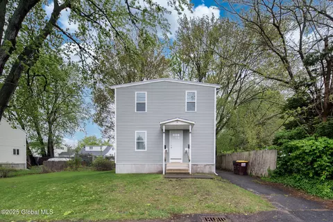 38 Natick St, Albany, NY 12205