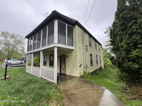 92 N Pearl St, Mechanicville, NY 12118