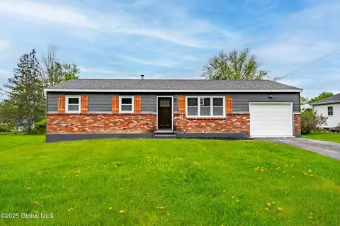 8 Jennell Dr, East Greenbush, NY 12061