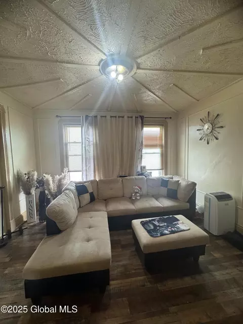 547 Summit Ave, Schenectady, NY 12307 photo 24