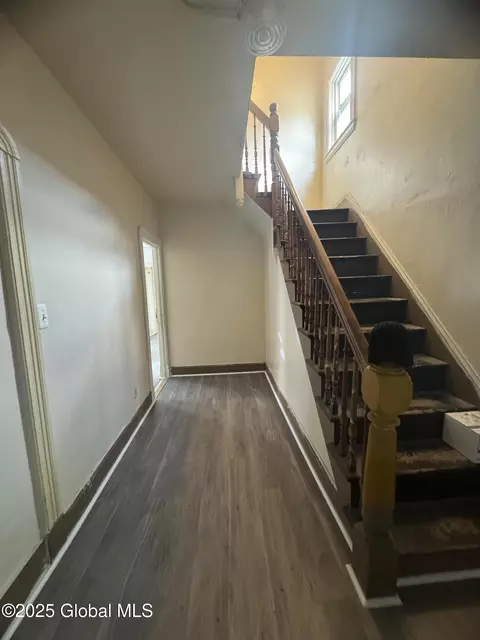 547 Summit Ave, Schenectady, NY 12307 photo 2