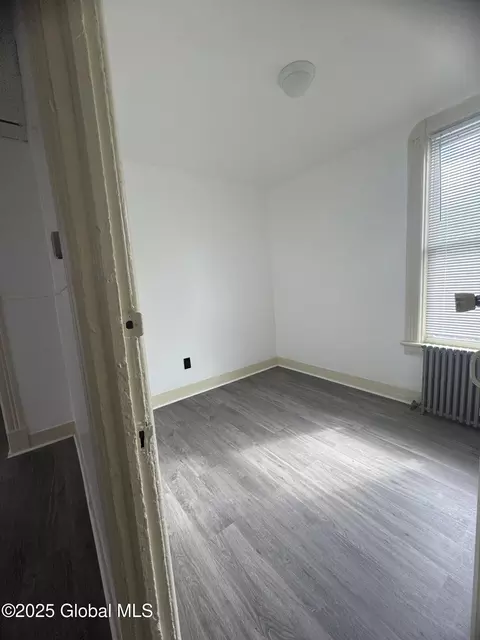 547 Summit Ave, Schenectady, NY 12307 photo 5