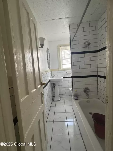 547 Summit Ave, Schenectady, NY 12307 photo 16