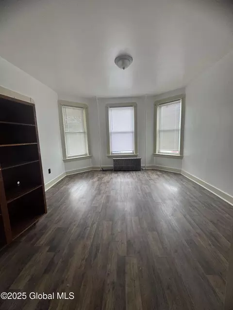 547 Summit Ave, Schenectady, NY 12307 photo 3