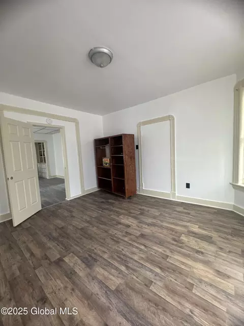547 Summit Ave, Schenectady, NY 12307 photo 4