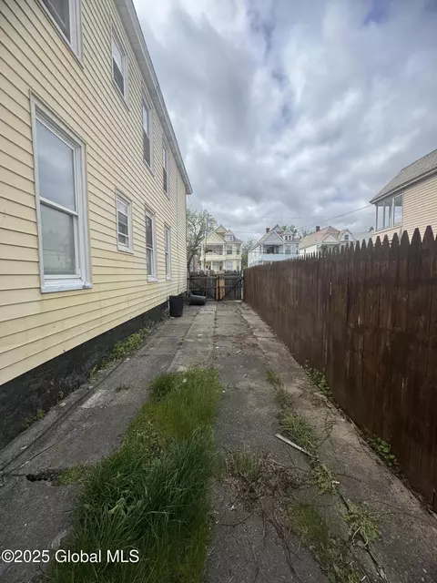 547 Summit Ave, Schenectady, NY 12307 photo 47