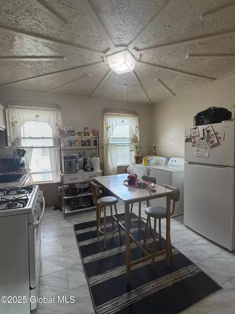 547 Summit Ave, Schenectady, NY 12307 photo 38