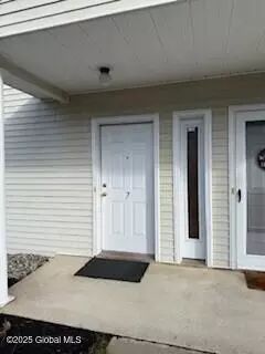 1307 Cambridge Manor Dr, Scotia, NY 12302