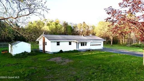 11 Mcdermott Rd, Mechanicville, NY 12118