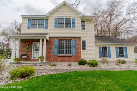 3 Coneflower Ct, Malta, NY 12020