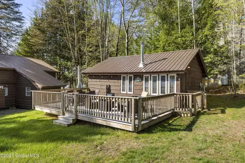 1 Vista View Dr, Chestertown, NY 12817