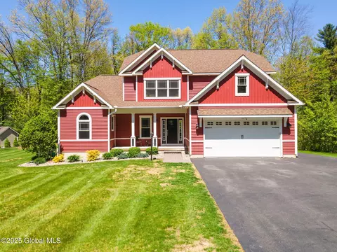 10 Kain Ter, Ballston Lake, NY 12019