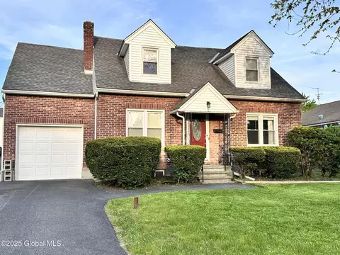 2 Birchwood Ave, Rensselaer, NY 12144