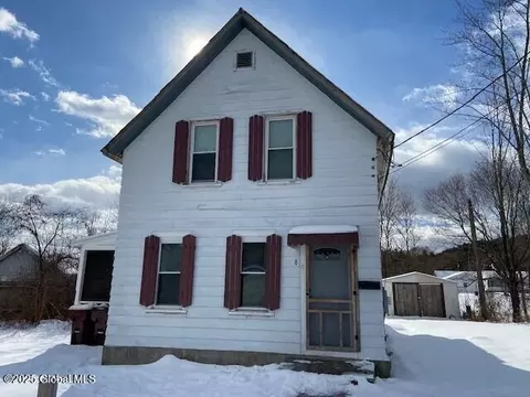 8 5th Ave, Whitehall, NY 12887