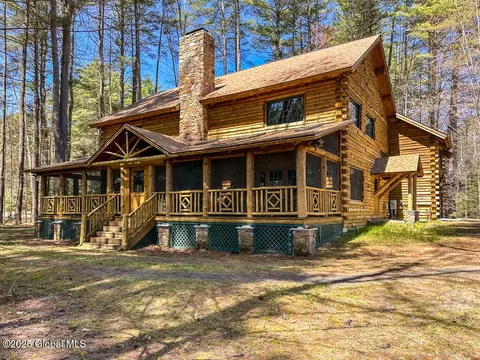 25 Birch Dr, Diamond Point, NY 12824