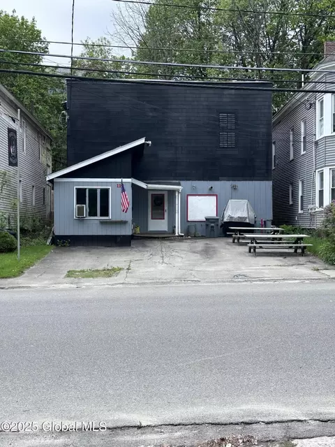 110 Brookside Ave, Amsterdam, NY 12010
