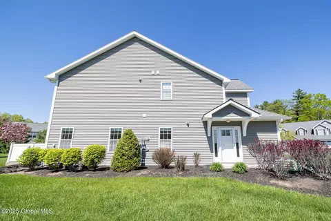 117 Paddock Cir, Schenectady, NY 12306 photo 32