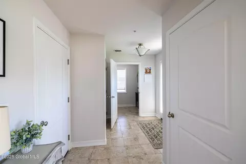 117 Paddock Cir, Schenectady, NY 12306 photo 3