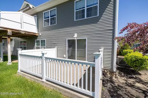 117 Paddock Cir, Schenectady, NY 12306 photo 28