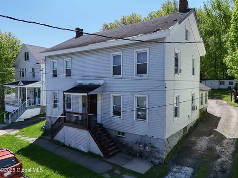 122 Hoosac St, Johnstown, NY 12095