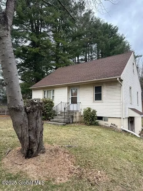 1311 Schodack Valley Rd, Schodack, NY 12033