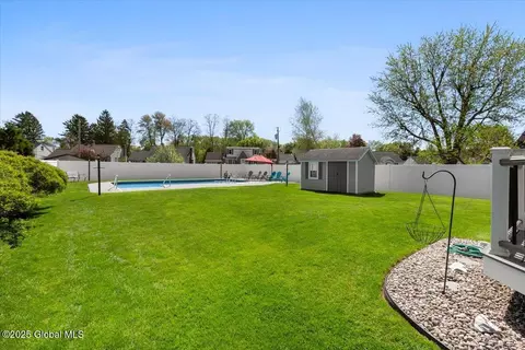 1049 Eugene Dr, Schenectady, NY 12303 photo 29