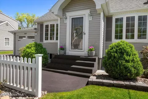 1049 Eugene Dr, Schenectady, NY 12303