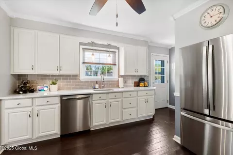 1049 Eugene Dr, Schenectady, NY 12303 photo 9